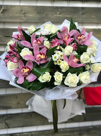Букет цветов из: Розы и Хризантемы в Барково