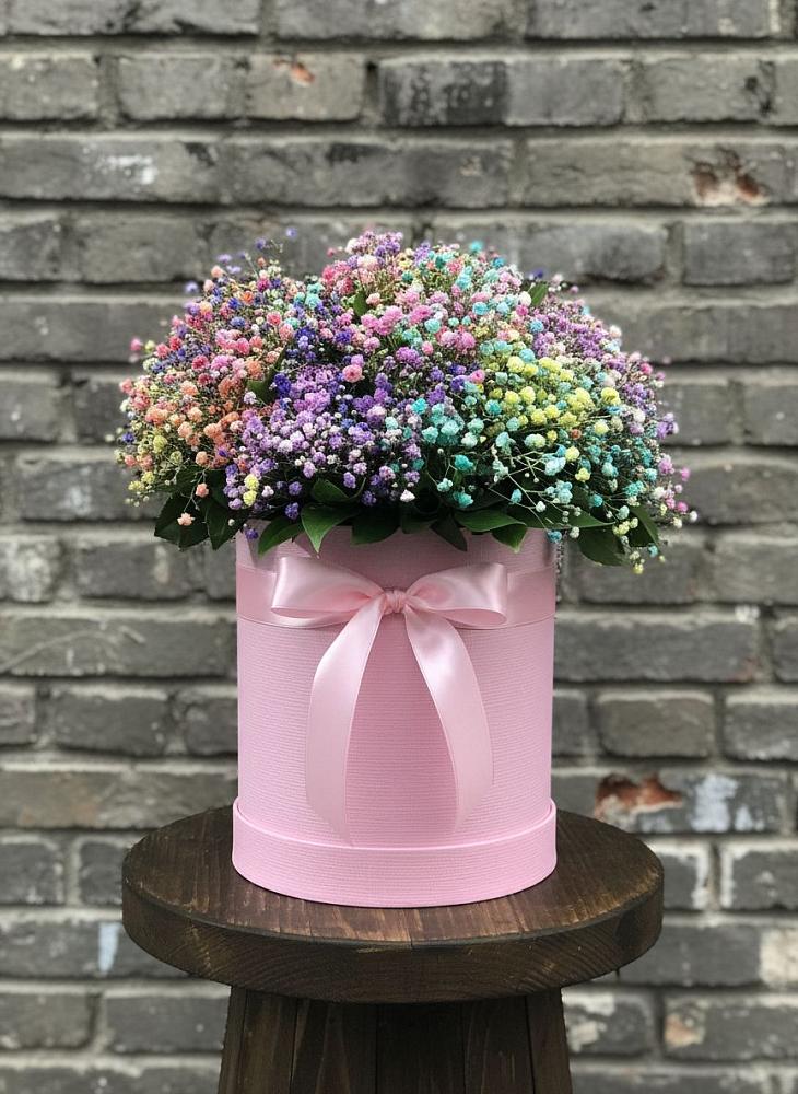 Цветочная композиция из Гипсофила и Розы в шляпной коробке в Барково
