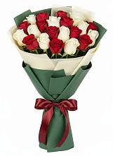 Букет Микс из красных и белых роз в Барково