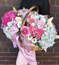 Композиция солнечный день в Барково Цветочная композиция из Розы, Хризантемы, Пионы и Лизиантусы в корзине в Барково