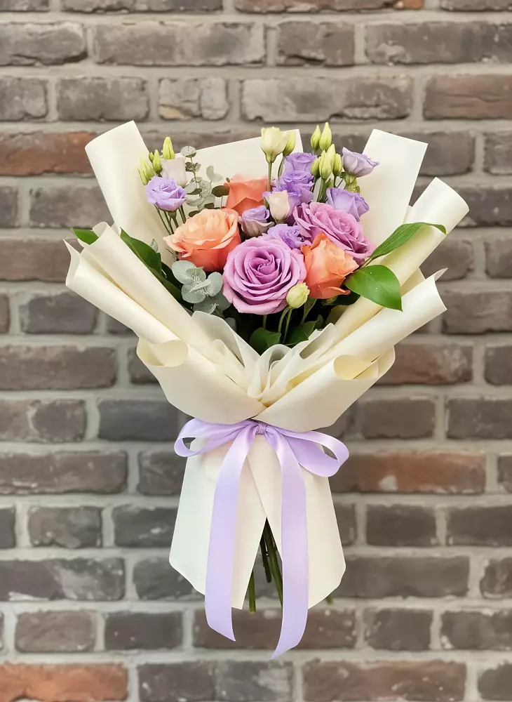 Букет цветов из: Лизиантусы и Розы в Барково