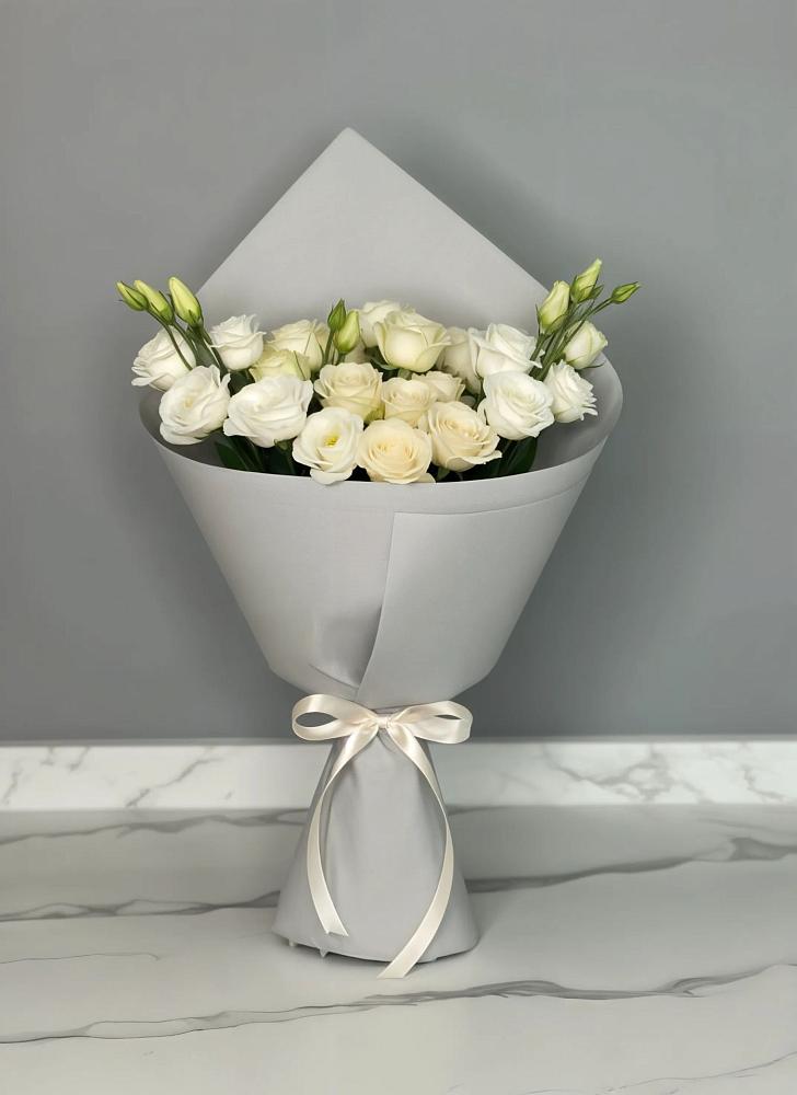 Букет цветов из: Розы и Лизиантусы в Барково