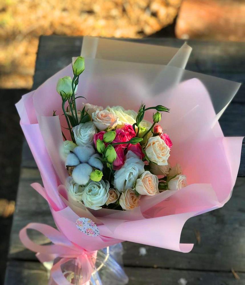 Букет цветов из: Розы и Лизиантусы в Барково