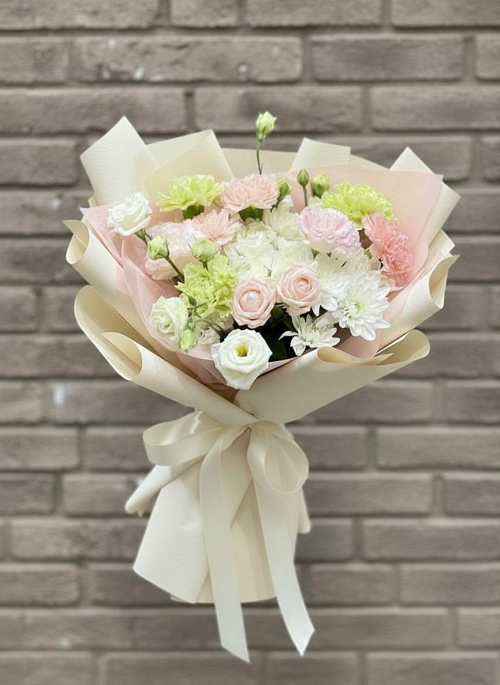 Букет цветов из: Гвоздики, Розы, Лизиантусы и Хризантемы в Барково