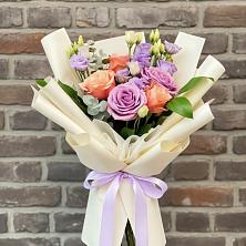 Букет цветов из:  Лизиантусы и Розы в Барково