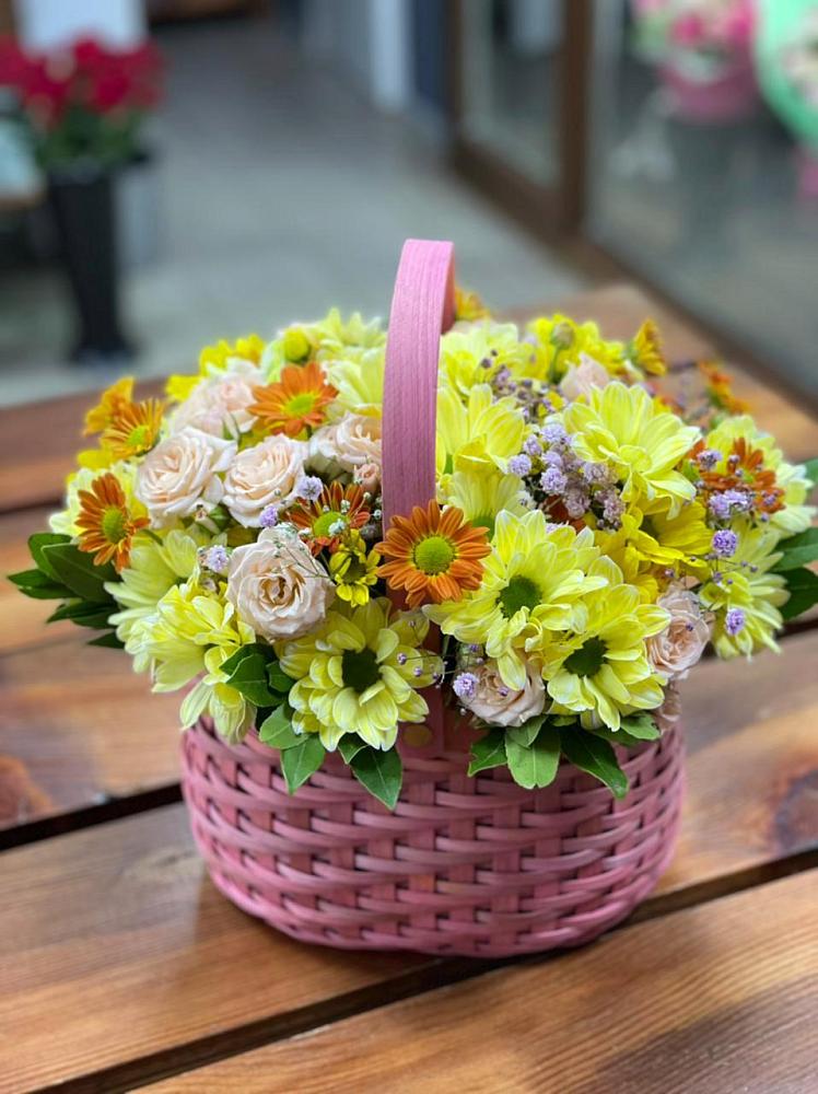 Цветочная композиция из Хризантемы и Розы в корзине в Барково
