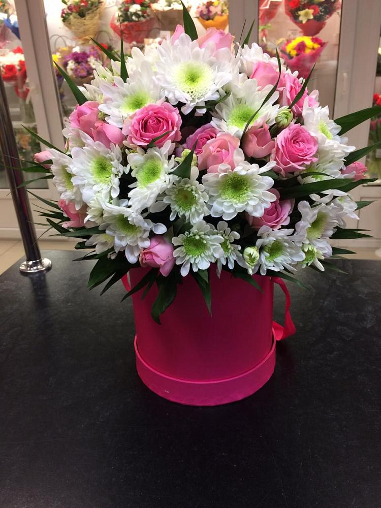 Цветочная композиция из Розы и Хризантемы в шляпной коробке в Барково