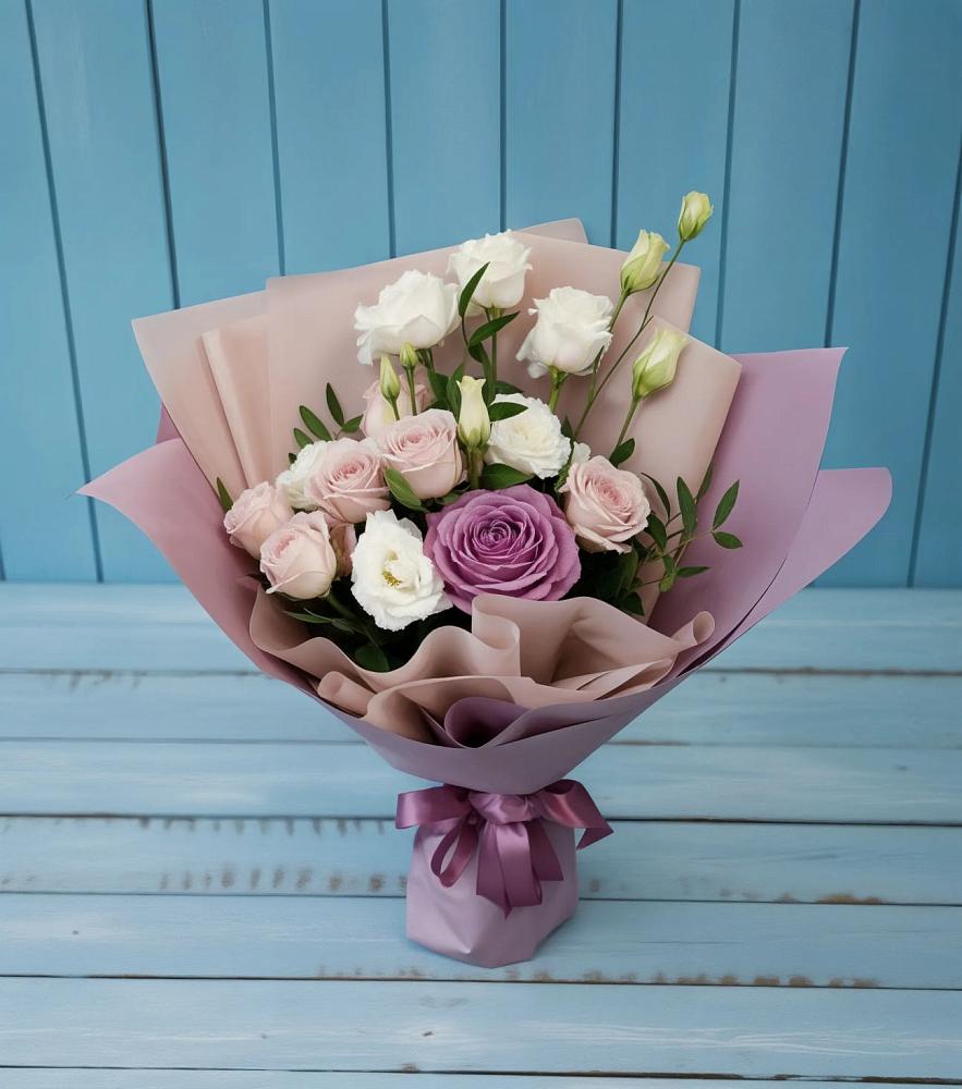 Букет цветов из: Розы и Лизиантусы в Барково